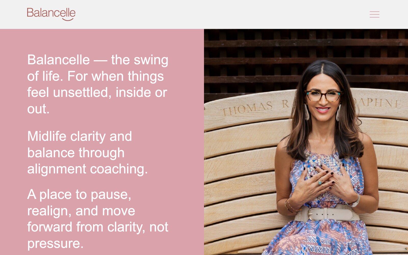 La page d’accueil du site Balancelle, avec le titre « Balancelle — the swing of life » à côté d’une photographie d’Elena Nicolaou