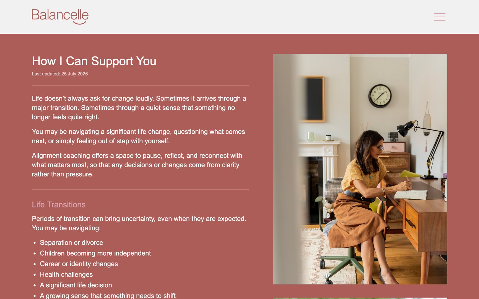 La page How I Can Support You du site Balancelle, avec l’introduction et une photographie d’Elena qui écrit à son bureau